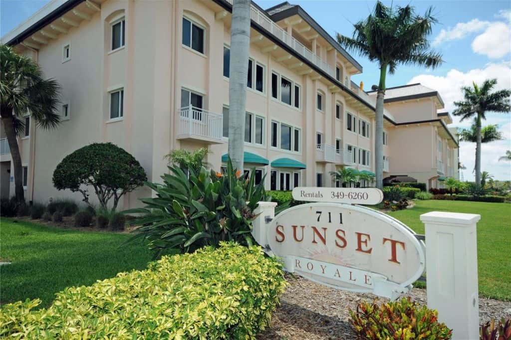 Sunset Royale Condos in Siesta Key, FL. - Entrance Sign