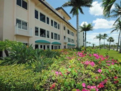 Sunset Royale Condos in Siesta Key, FL. - Building