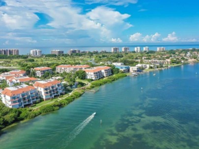 Tangerine Bay Club in Longboat Key, FL. - Bay Front