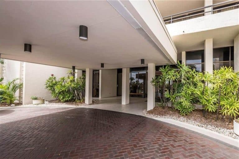 Terrace East Condos in Siesta Key, FL. - Entrance