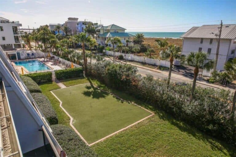 Tivoli By The Sea Condos in Siesta Key, FL. - Grounds