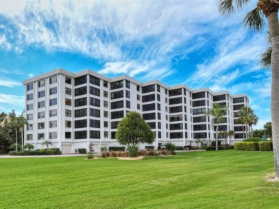 Turtle Bay Condos in Siesta Key, FL. - Building