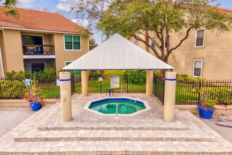 Vintage Grand Condos in Palmer Ranch Sarasota, FL. - Hot Tub