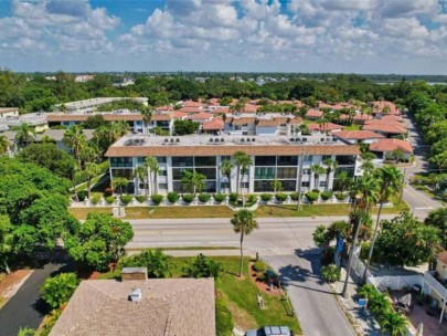 Vista Hermosa Condos in Siesta Key, FL. - Building Aerial