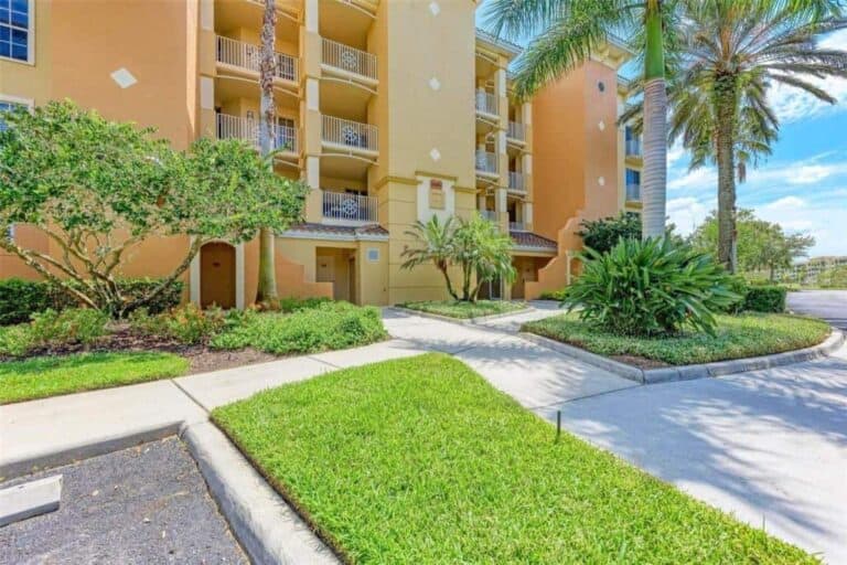 Watercrest Condos in Lakewood Ranch FL. - Building