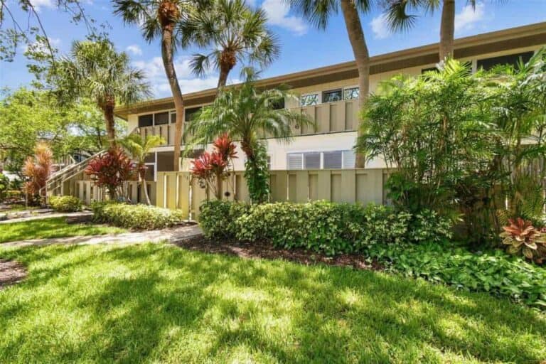 Whitney Beach Condos in Longboat Key, FL. - Building