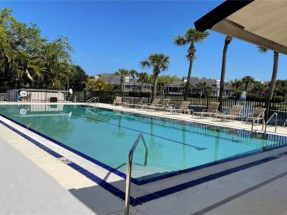 Winding Oaks Condos in Longboat Key, FL. - Pool