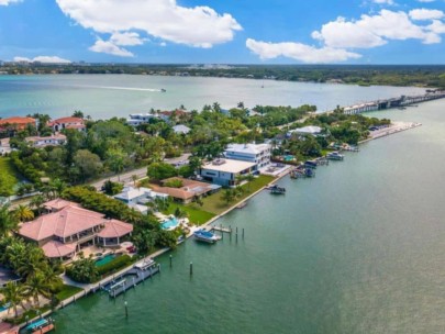 Bay Island Shores Homes in Siesta Key, FL. - Aerial