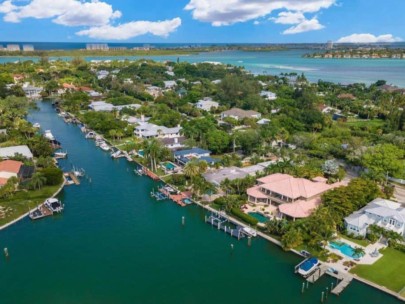 Bay Island Shores Homes in Siesta Key, FL. - Aerial