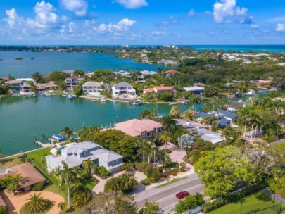 Bay Island Shores Homes in Siesta Key, FL. - Aerial