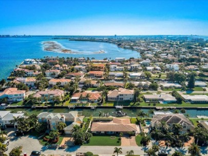 Country Club Shores Homes in Longboat Key, FL. - Waterfront Aerial