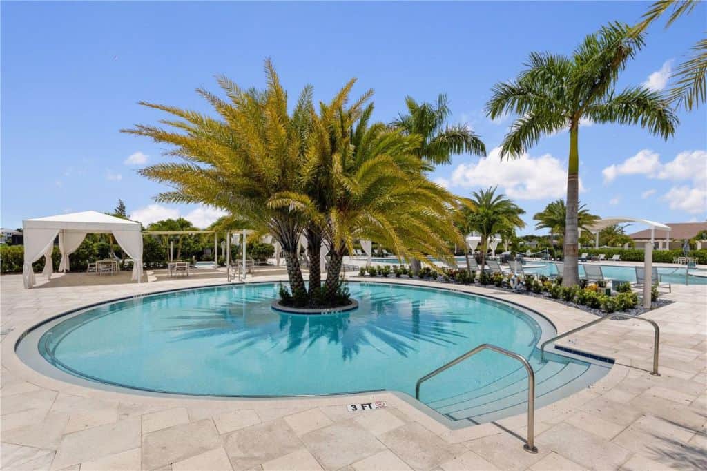 Cresswind Homes in Lakewood Ranch, FL. - Therapy Pool