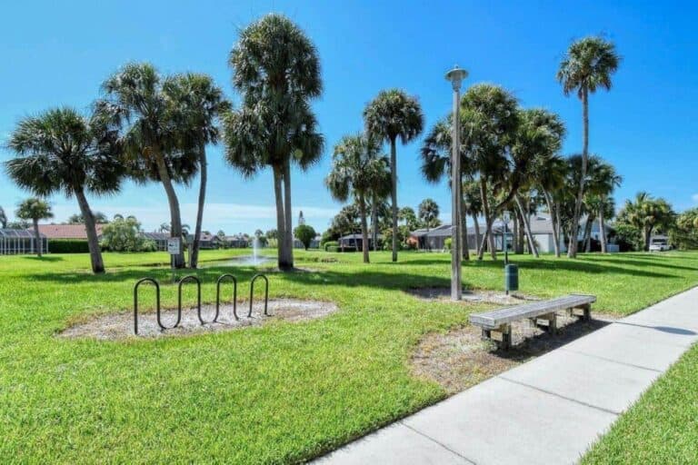 Gulf Gate East Homes in Sarasota, FL. - Grounds