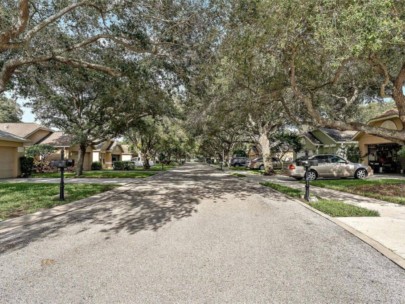 Gulf Gate Glen Homes in Sarasota, FL. - Tree-Lined Streets