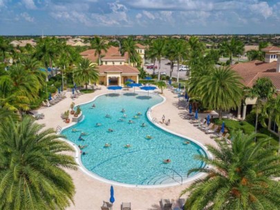 Islandwalk Homes in Venice, FL. - Zero Entry Pool