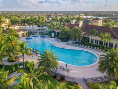 Islandwalk Homes in Venice, FL. - Tropical Pool