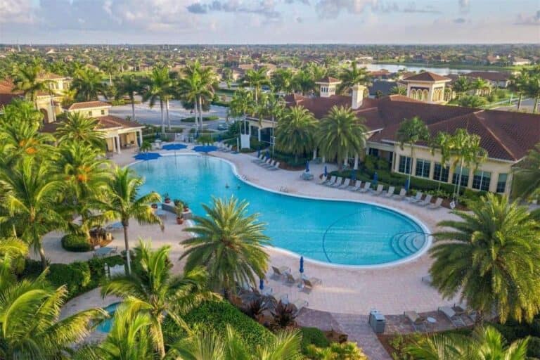 Islandwalk Homes in Venice, FL. - Tropical Pool