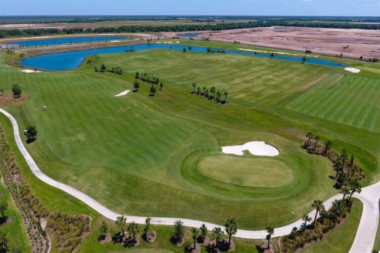 Lakewood National Homes in Lakewood Ranch, FL. - Golf Course