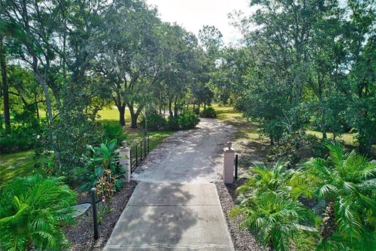 Magnolia Hill Homes in Myakka, FL. - Grounds