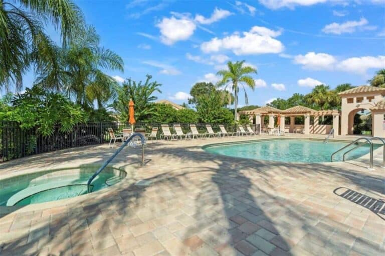 Mira Lago Homes in Palmer Ranch Sarasota, FL. - Pool &amp; Hot Tub
