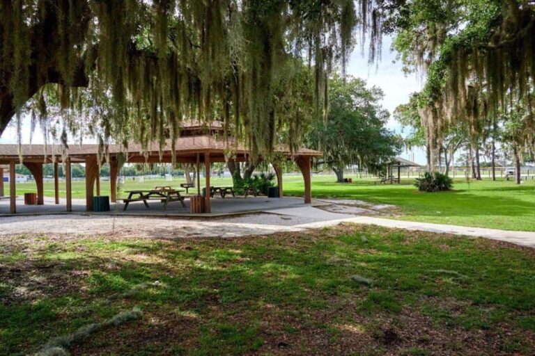 Twin Lakes Park - Park