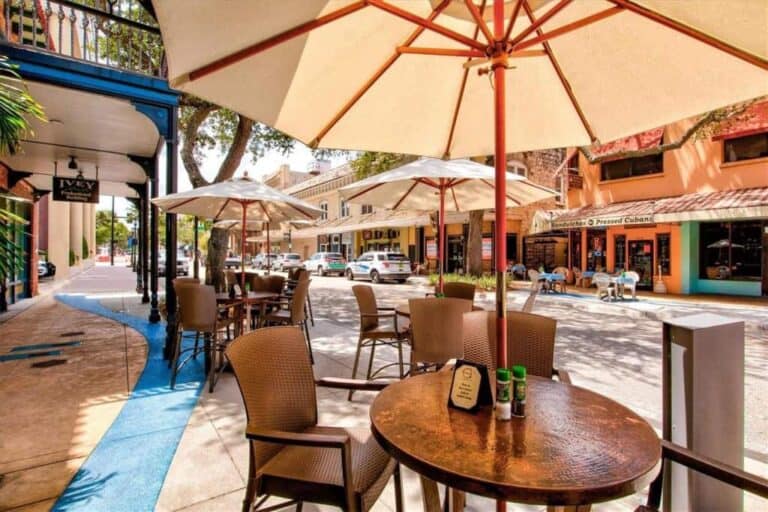 Riviera Dunes Homes in Palmetto, FL. - Outdoor Dining