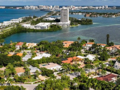 Saint Armands Key Homes in Sarasota, FL. - Waterfront Homes Aerial