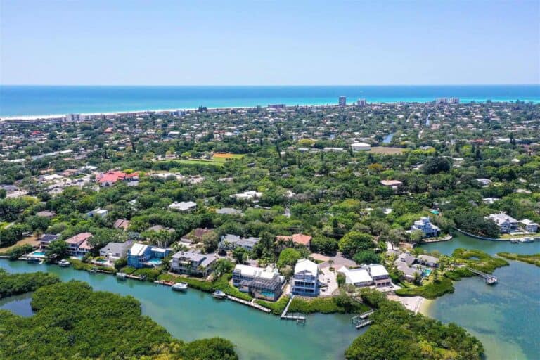 Siesta Cove Homes For Sale in Siesta Key, FL.
