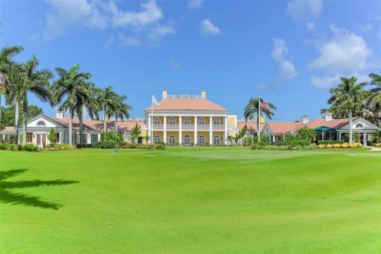 The Oaks Club Homes in Osprey, FL. - Condos