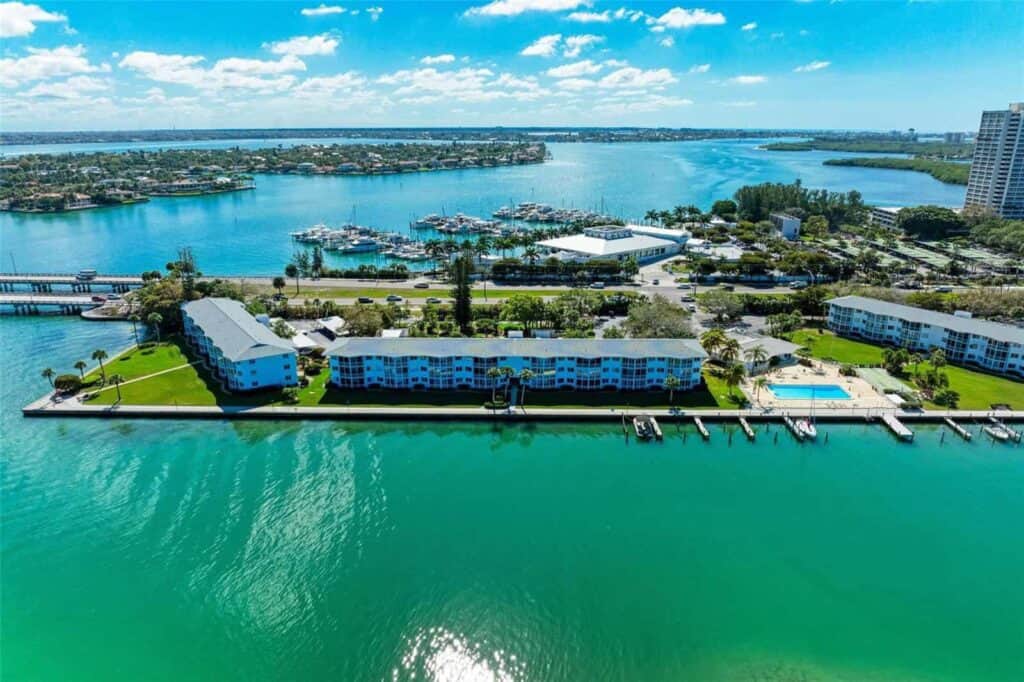 Sarasota Harbor Condos For Sale in Sarasota, FL.