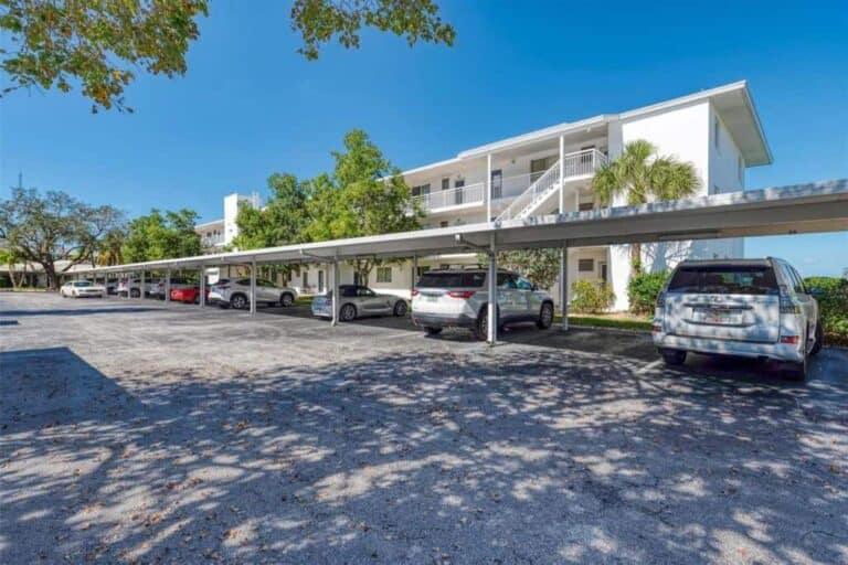 Sarasota Harbor Condos in Sarasota, FL. - Parking Lot View