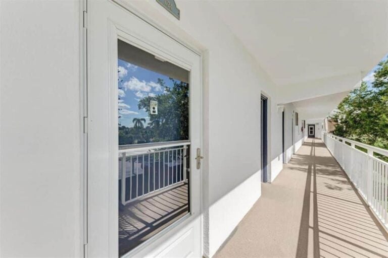 Sarasota Harbor Condos in Sarasota, FL. - Building Walkway