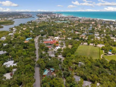 Twin Oak Pond Homes in Siesta Key, FL. - Aerial