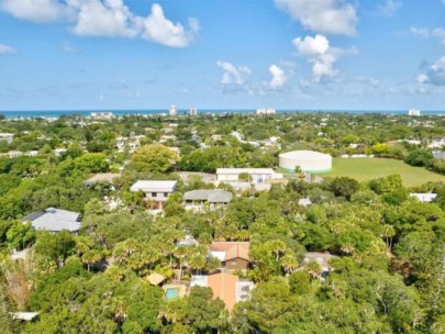 Twin Oak Pond Homes in Siesta Key, FL. - AErial