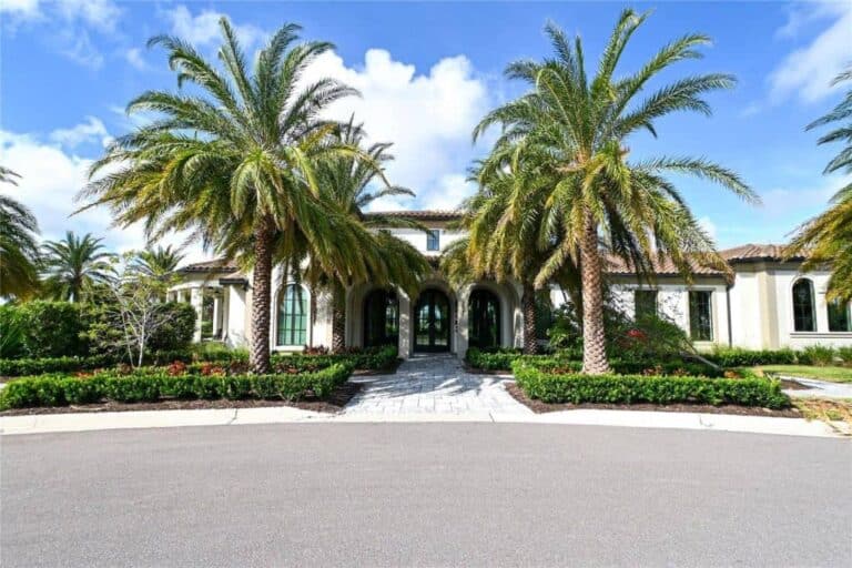 Arial Homes in Venice, FL - Clubhouse