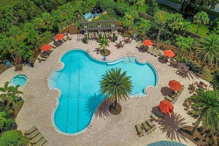 Eaves Bend at Artisian Lakes Homes in Palmetto, FL - Pool