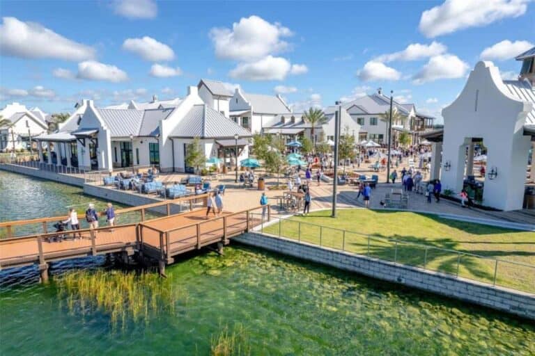 Lorraine Lakes Homes in Lakewood Ranch, FL - Community Center