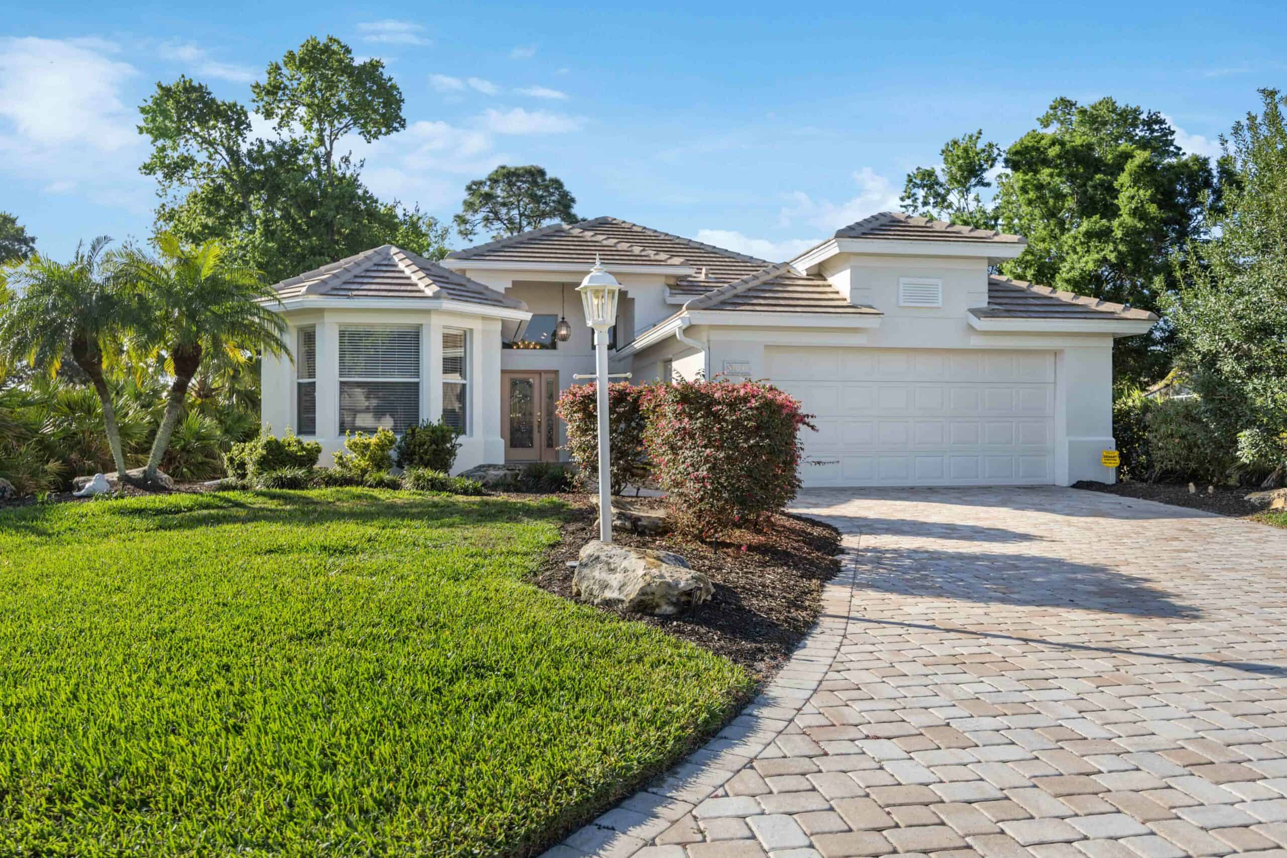 8010 Hampton Court, University Park, FL  |  Pending  |  $685,000