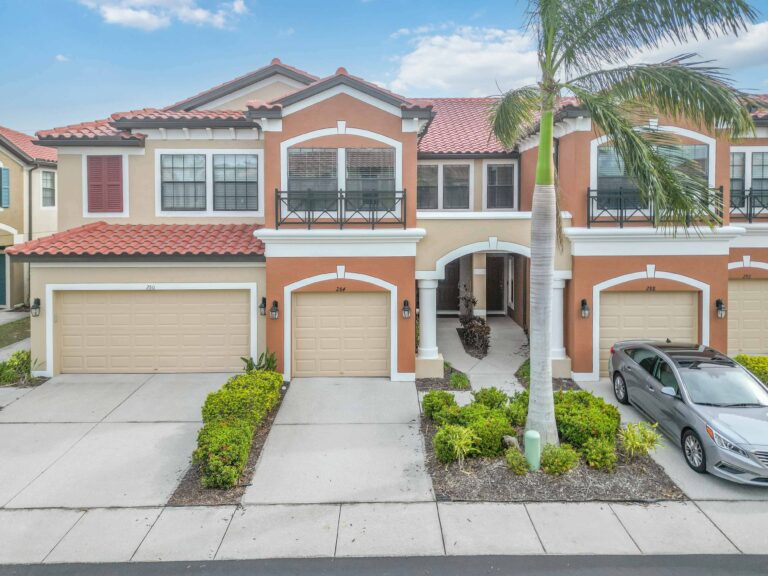 284 Crew Court Sarasota, FL 