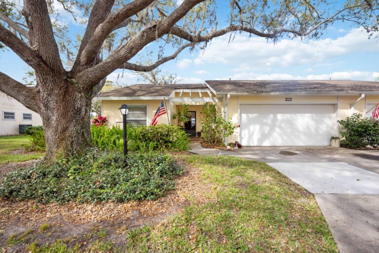 4050 Oakhurst Drive, Sarasota, FL 
