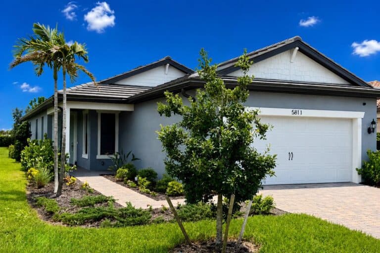 5811 Silverside Pine Ct - Lakewood Ranch, FL - Exterior Front