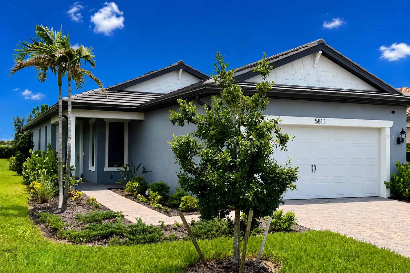 5811 Silverside Pine Ct - Lakewood Ranch, FL - Exterior Front