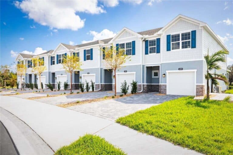 amber-creek-townhomes-lakewood-ranch-fl-1 New townhomes at Amber Creek in Lakewood Ranch, Florida.